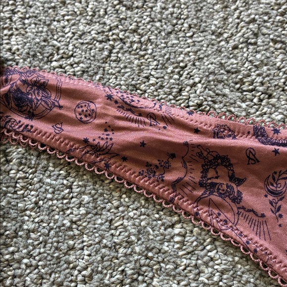 Victoria’s Secret Women’s Pink Printed Thong - Picture 3 of 6